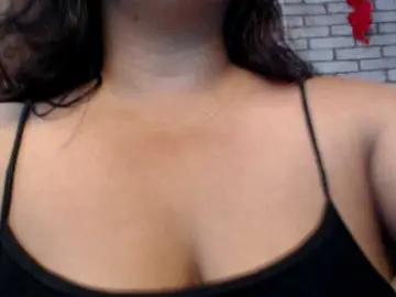 komurasakiのBongacamsでセックスカメラ