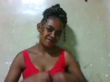 ElinahのBongacamsでヌードカメラ