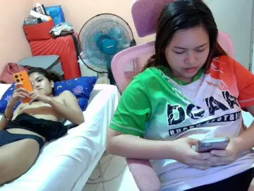 hornygirlsのBongacamsでヌードカメラ