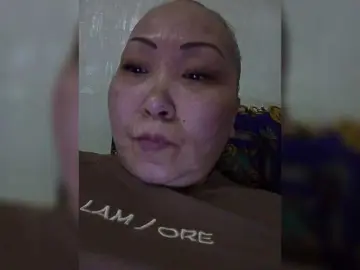 QweentisのBongacamsでアダルトカメラ配信