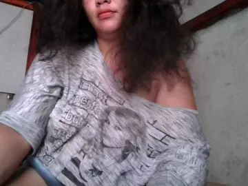 LovelyShaxxx3のBongacamsで今すぐ視聴可能なセックスカム