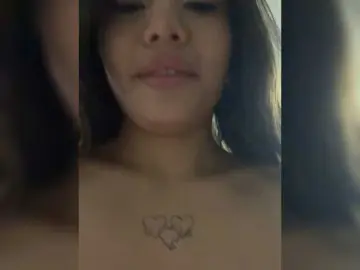 M0nikaaのBongacamsで今すぐ視聴可能なセックスカム