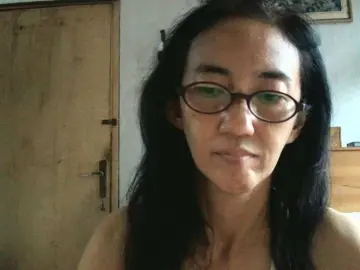 bee077のBongacamsでライブポルノ配信