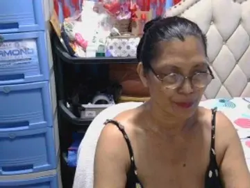 hOtGranny4uのBongacamsで無料ポルノカメラ