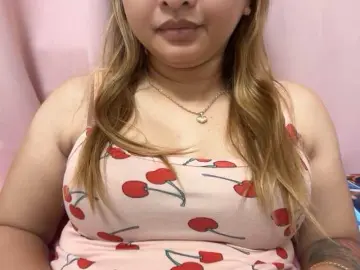 carolinexx03aのBongacamsでアダルトカメラ配信