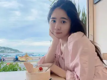 Emily2011のImliveで今すぐ視聴可能なセックスカム