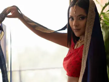 AnoukChopraのLivejasminでプライベートチャット