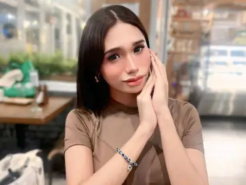 AthenaFamurriのLivejasminで高画質ウェブカメラ