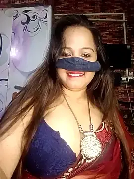 Alsummi70のStripchatで今すぐ視聴可能なセックスカム