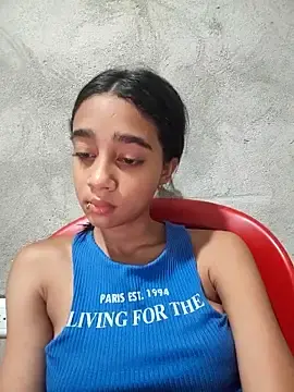 Zoe_Sweett18のStripchatでライブポルノ配信