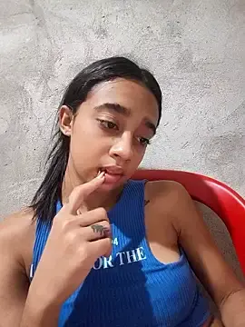 Zoe_Sweett18のStripchatでヌードカメラ