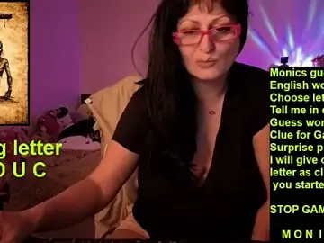 SexyAndBadGirlのStripchatで今すぐ視聴可能なセックスカム