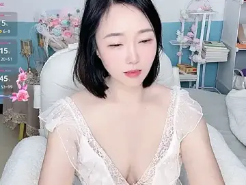 Yinzi_のStripchatでセックスチャット