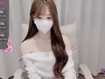 YuuuuulyのStripchatでヌードカメラ