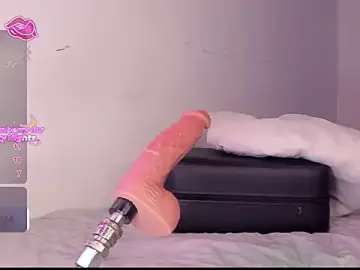 Nina_ebonyのStripchatで無料ポルノカメラ