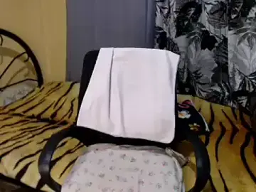 lovelyxmorenaのStripchatで今すぐ視聴可能なセックスカム