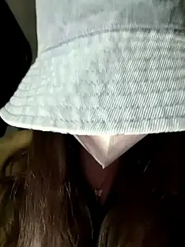 nideanbabyのStripchatで高画質ウェブカメラ