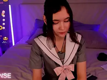 Emily_StrikeeeのStripchatで無料ライブポルノ