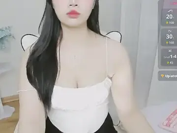 Crystal_LeaのStripchatで今すぐ視聴可能なセックスカム