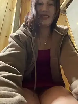 phungtitiのStripchatでアダルトカメラ配信