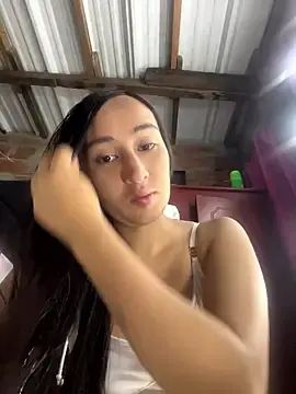 RAKEL37のStripchatで高画質ウェブカメラ