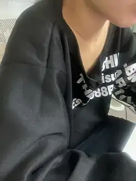 Mina048のStripchatで人気のアダルト配信