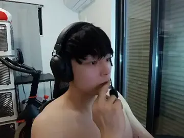 TkcqccのStripchatでアダルトカメラ配信