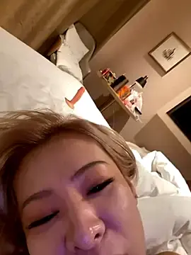 Sunflower-77のStripchatでアダルトビデオチャット