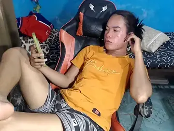 TsCyberBigCock69のStripchatで今すぐ視聴可能なセックスカム