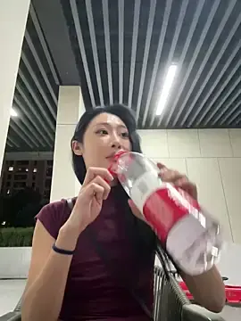 so-lingerのStripchatでアダルトカメラ配信