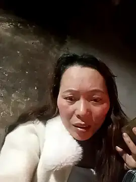 BianlyのStripchatでライブセックス映像