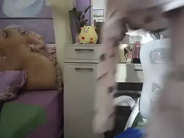 lyly_asianのStripchatでセックスカメラ