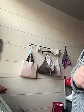 crhong666のStripchatで今すぐ視聴可能なセックスカム