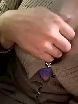 May-SquirtのStripchatでアダルトビデオチャット