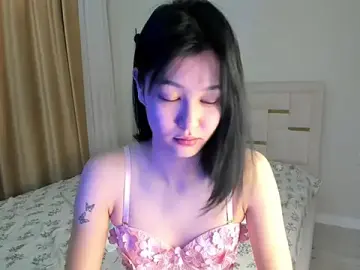 Lola_PeachのStripchatで無料ライブポルノ