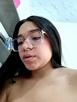 -VICKKYのStripchatでライブチャット