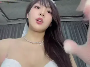 Yaya--728のStripchatで今すぐ視聴可能なセックスカム