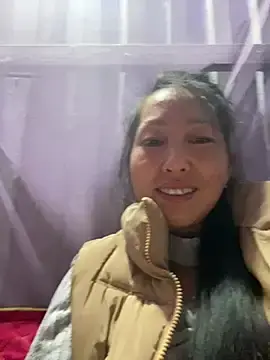 Huong-LyのStripchatでセックスチャット