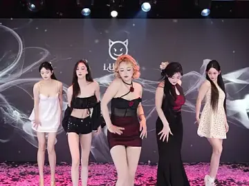 LU-909のStripchatで高画質ウェブカメラ