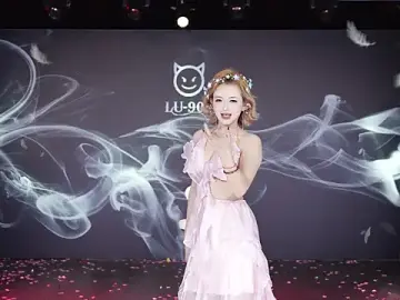 LU-909のStripchatでライブチャット