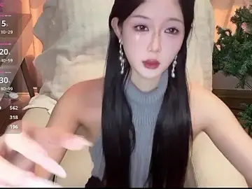 N_NanaのStripchatで今すぐ視聴可能なセックスカム