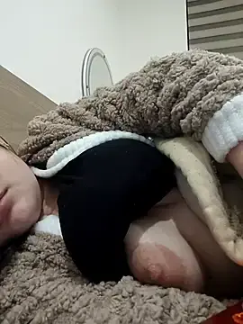 Nhi999のStripchatでセックスチャット