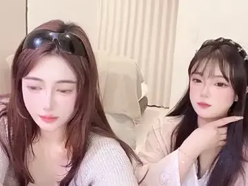 FollyiseのStripchatでアダルトビデオチャット