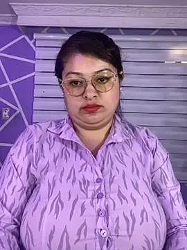 MiiaaJonessのStripchatでライブセックス映像