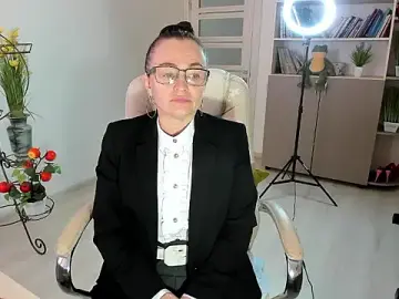 Vika73のStripchatで今すぐ視聴可能なセックスカム