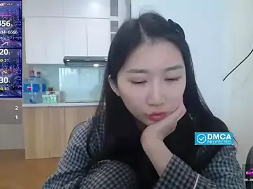 AsiagirllのStripchatで人気のアダルト配信