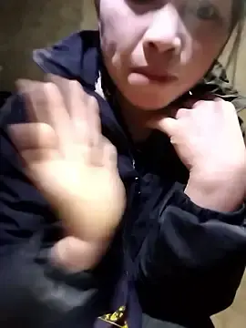 Tiyir597のStripchatで無料ポルノカメラ