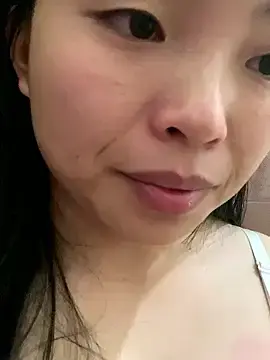 vilunaのStripchatで高画質ウェブカメラ