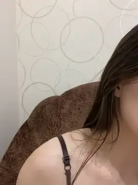 Milka23のStripchatでヌードカメラ