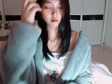 Miu1_girlのStripchatで今すぐ視聴可能なセックスカム